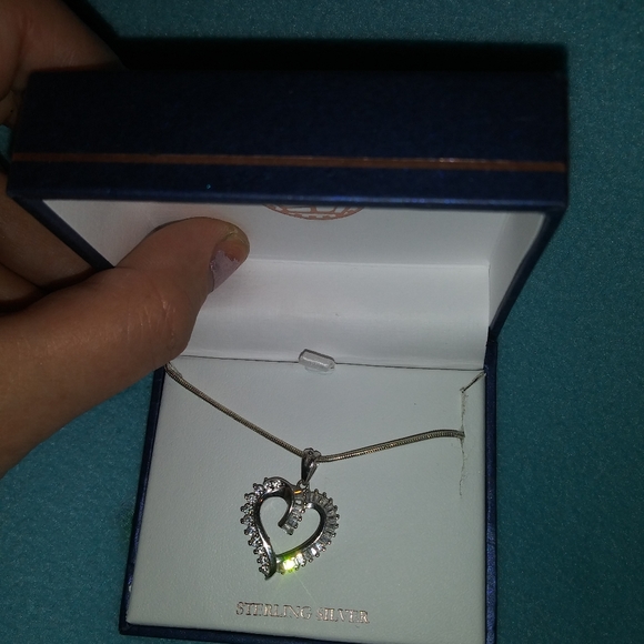 Sterling silver diamond heart neclace - Picture 2 of 3